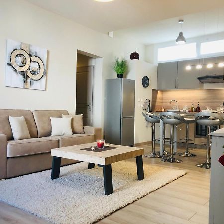 Les Volets Rouges Apartment กาวายง ภายนอก รูปภาพ