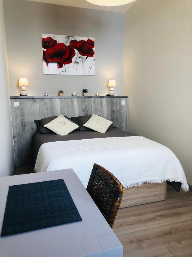 Les Volets Rouges Apartment กาวายง ภายนอก รูปภาพ