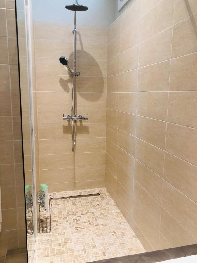 Les Volets Rouges Apartment กาวายง ภายนอก รูปภาพ